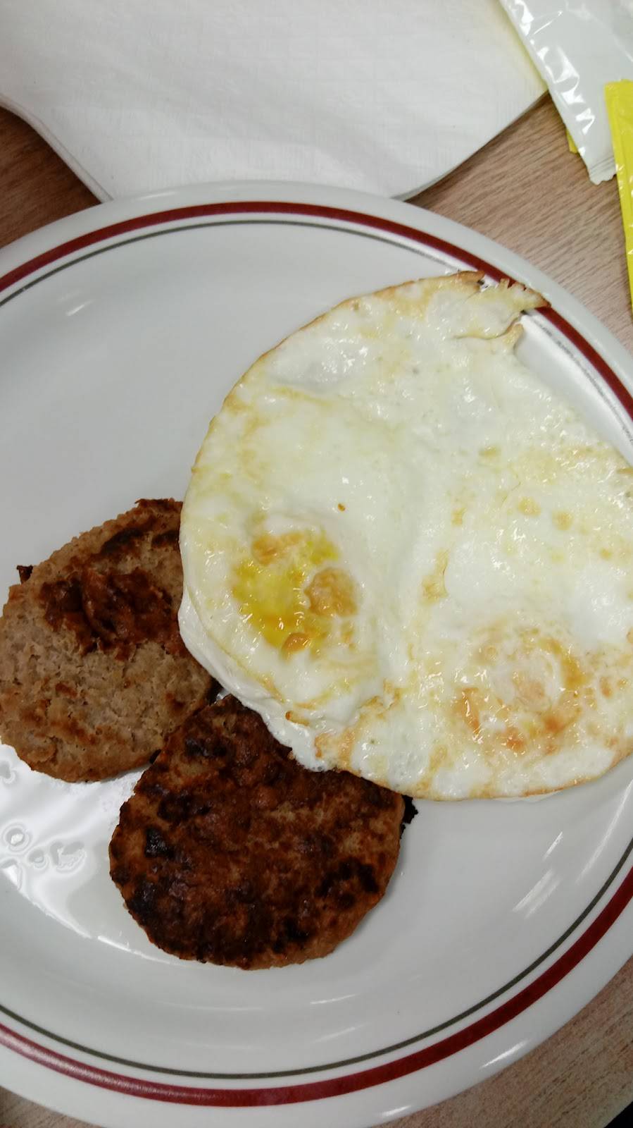 Huddle House | restaurant | 206 E Pine Ave, McBee, SC 29101, USA | 8433355376 OR +1 843-335-5376