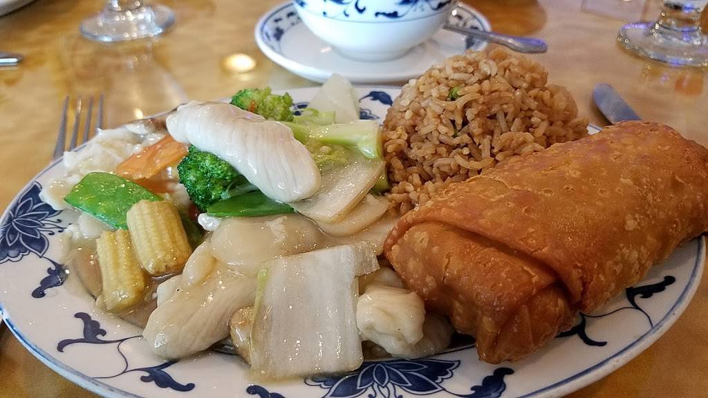 Luckys China Inn | restaurant | 5865 Robert Oliver Pl, Columbia, MD 21045, USA | 4109975454 OR +1 410-997-5454