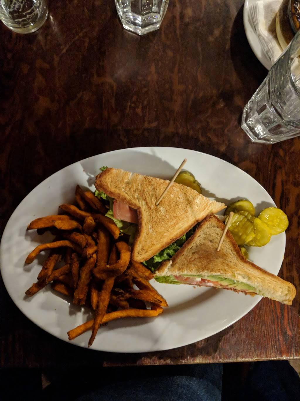 The Hideaway Kitchen & Bar | restaurant | 30 Grove St, Ridgefield, CT 06877, USA | 2034387676 OR +1 203-438-7676