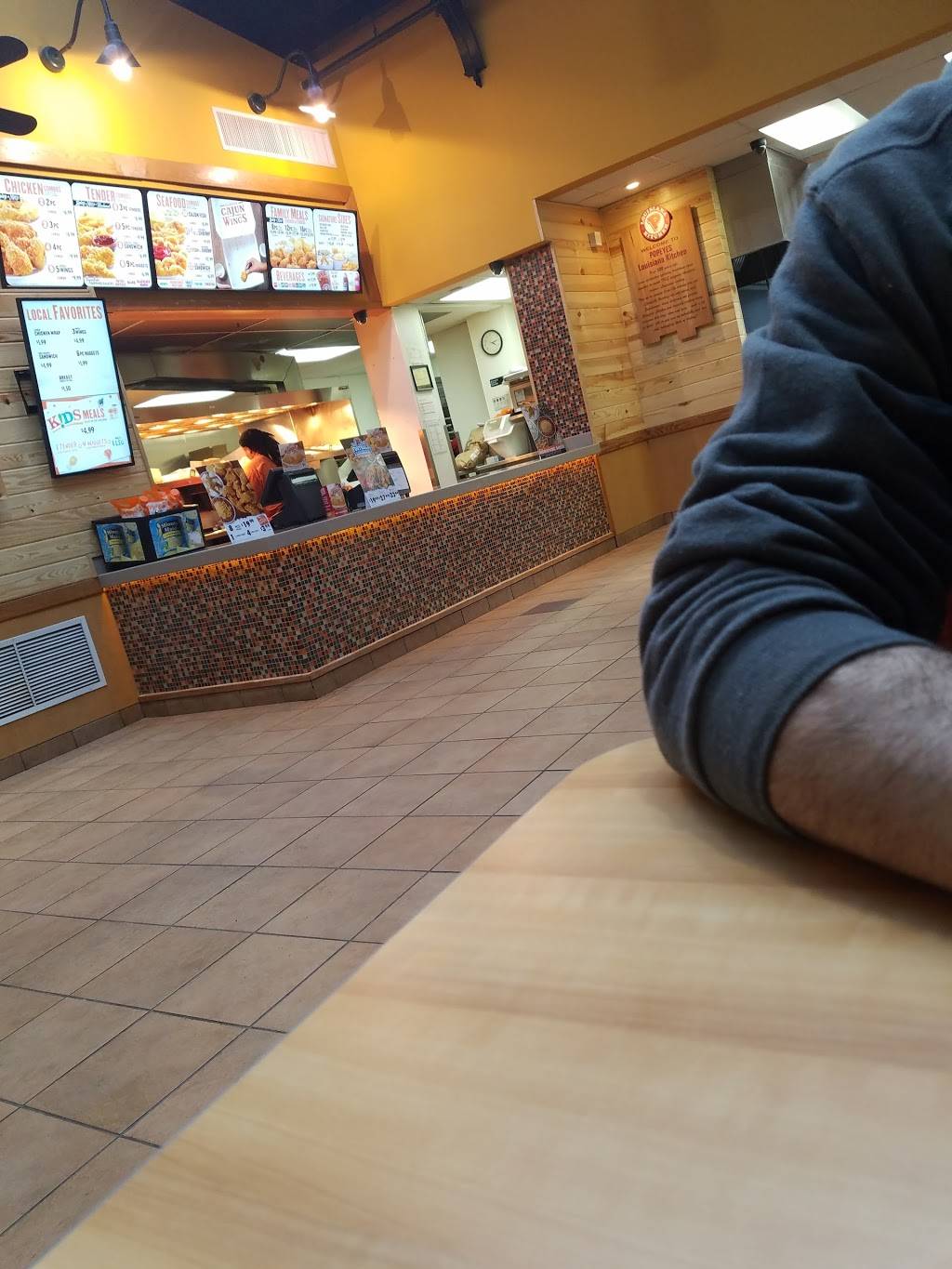 Popeyes Louisiana Kitchen | restaurant | 1 Lackawanna Plaza #18 #18 - Lackawanna Plaza Ii, Montclair, NJ 07042, USA | 9737833500 OR +1 973-783-3500