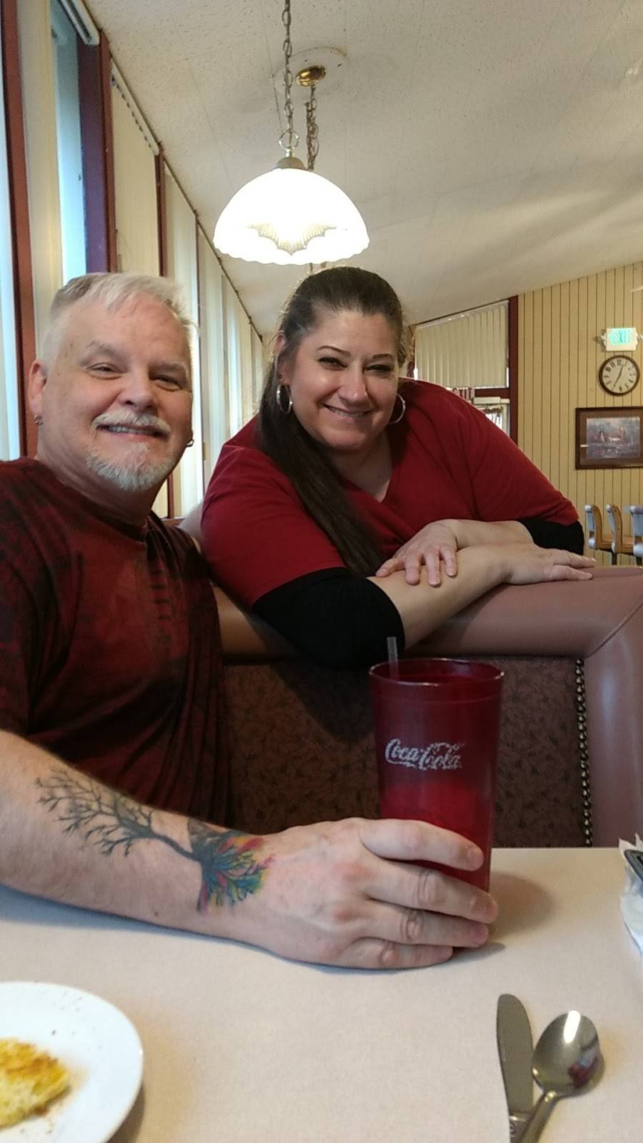 Carriage Cafe | restaurant | 2295 Tapo St, Simi Valley, CA 93063, USA | 8055777857 OR +1 805-577-7857