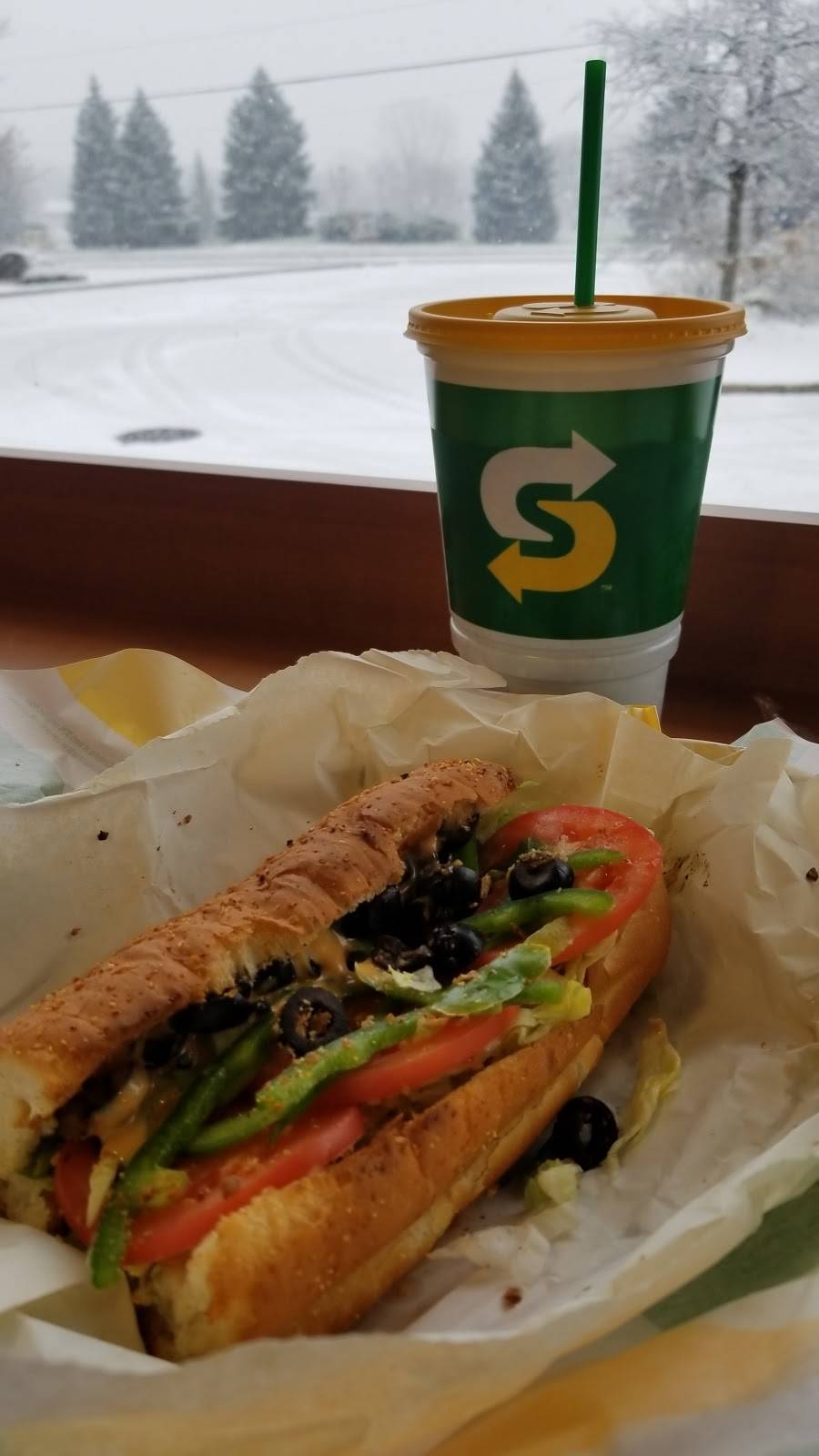 Subway Restaurants | restaurant | 1024 McHenry Ave Suite J, Crystal Lake, IL 60014, USA | 8154558322 OR +1 815-455-8322