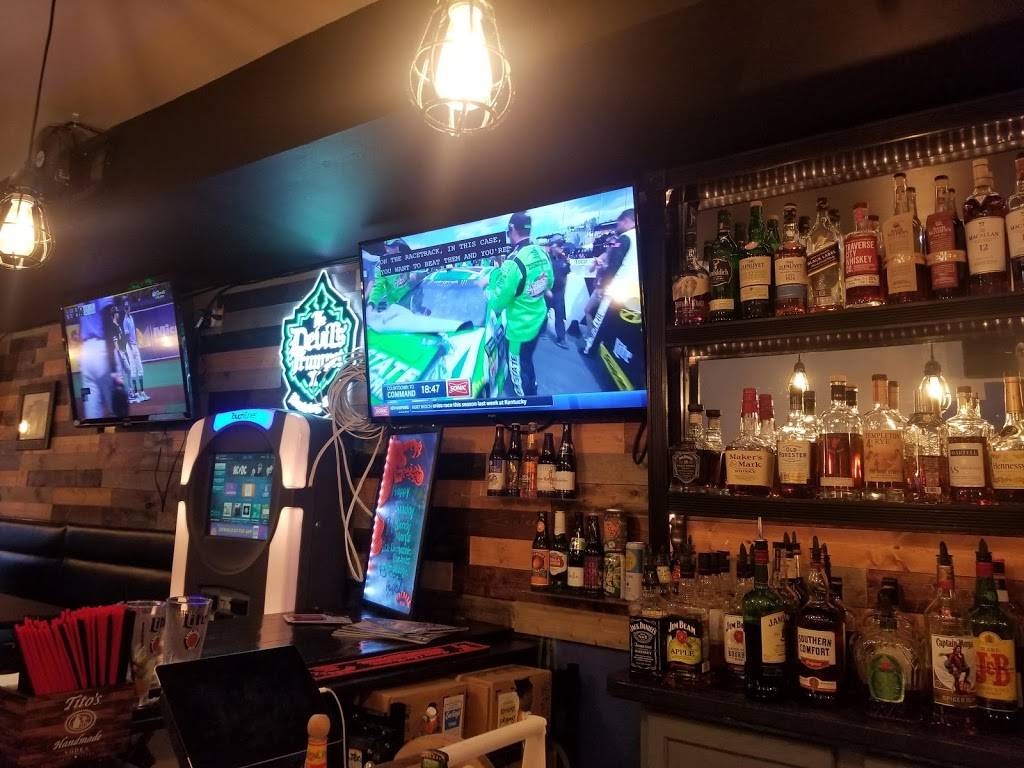 Brickhouse Bar & Grill | restaurant | 230 Main St, Hobart, IN 46342, USA | 2199421670 OR +1 219-942-1670