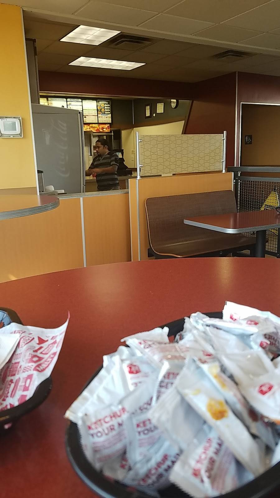 Jack in the Box | restaurant | 1728 Scyene Rd, Mesquite, TX 75149, USA | 9722885706 OR +1 972-288-5706