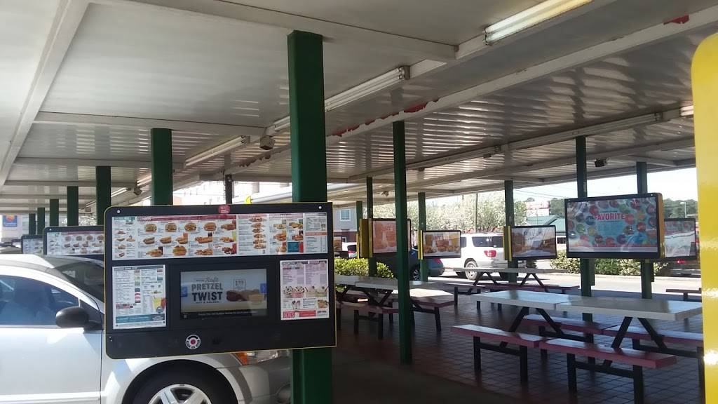 Sonic Drive-In | restaurant | 317 S Virginia Ave, Tifton, GA 31794, USA | 2293870072 OR +1 229-387-0072