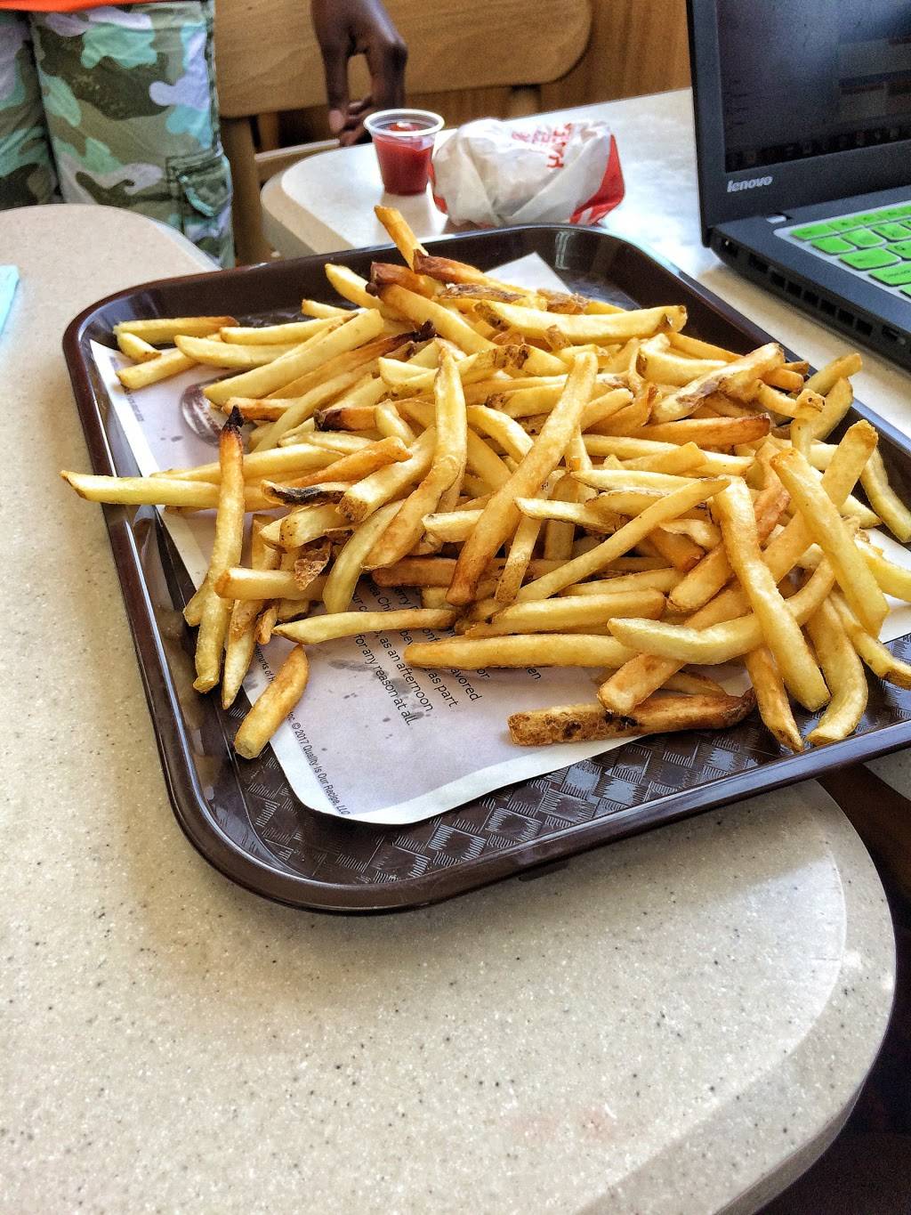 Wendys | restaurant | 15 Boston Post Rd, Orange, CT 06477, USA | 2037959570 OR +1 203-795-9570