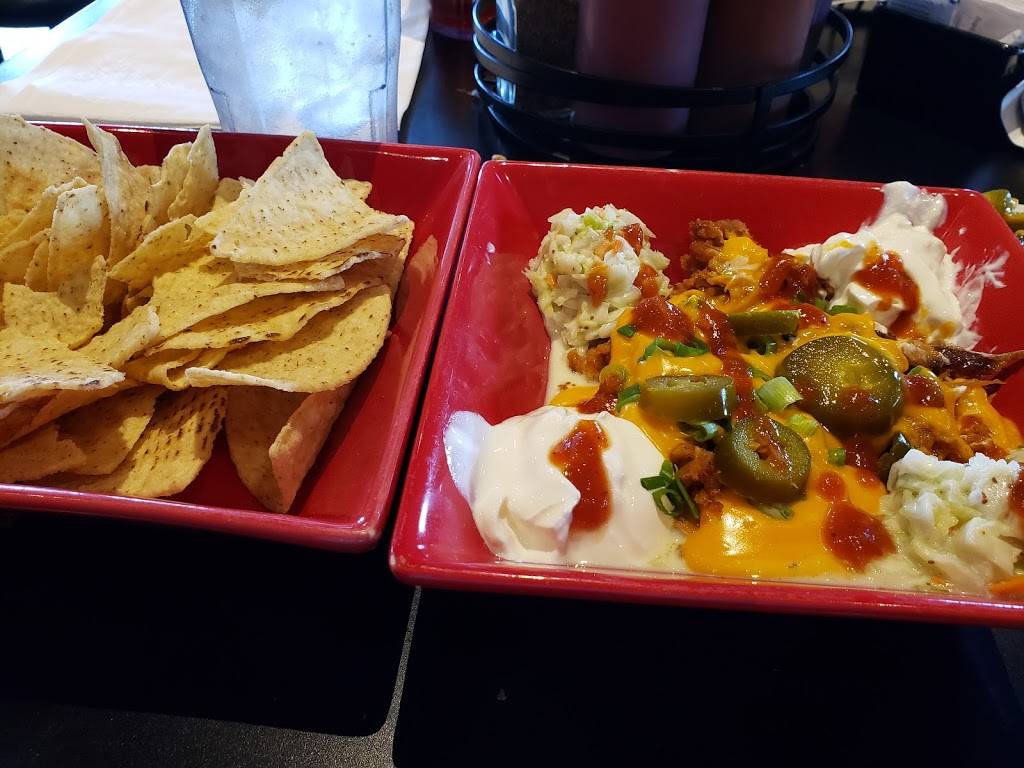 The Barnyard Smokehouse | restaurant | 5009 Pendergras Rd, Fulton, MO 65251, USA | 5735924886 OR +1 573-592-4886