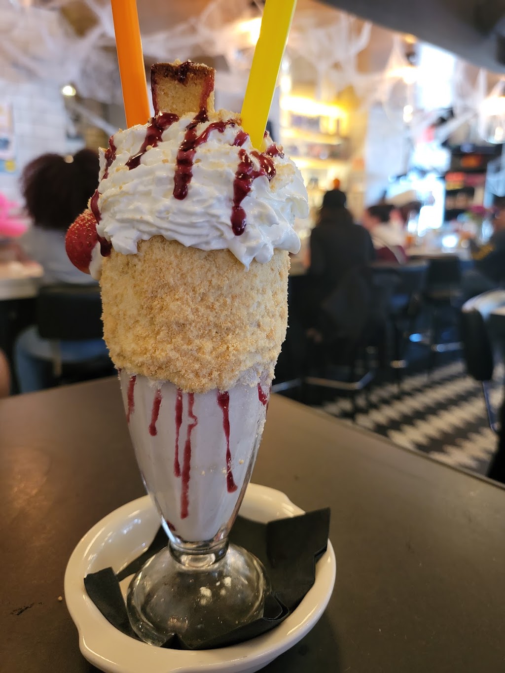 Moms Kitchen and Bar | restaurant | 701 9th Ave, New York, NY 10019, USA | 6466570080 OR +1 646-657-0080