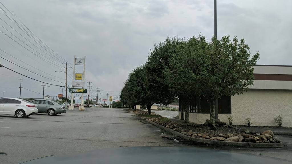 Subway Restaurants | restaurant | 2788 W Andrew Johnson Hwy, Morristown, TN 37814, USA | 4235872179 OR +1 423-587-2179