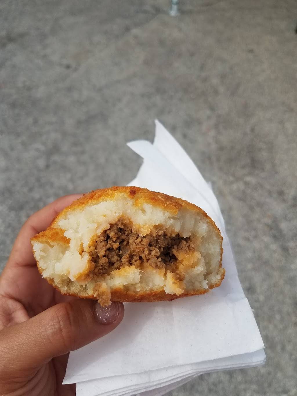 La Criolla Food Truck | restaurant | 44039 US-27, Davenport, FL 33897, USA | 4077640071 OR +1 407-764-0071