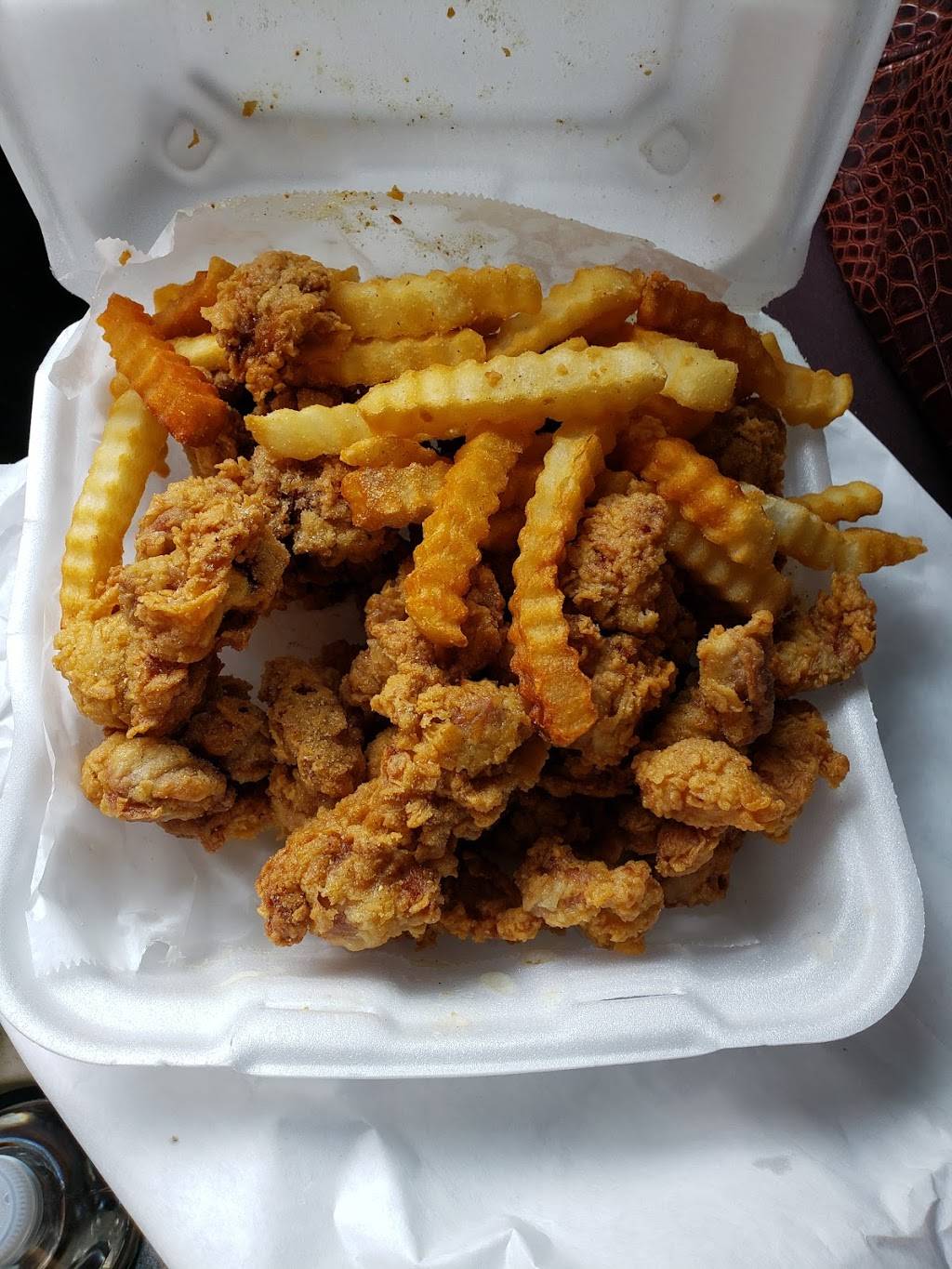 Hook Fish & Chicken | restaurant | 1340 E University Ave, Gainesville, FL 32641, USA | 3525050300 OR +1 352-505-0300