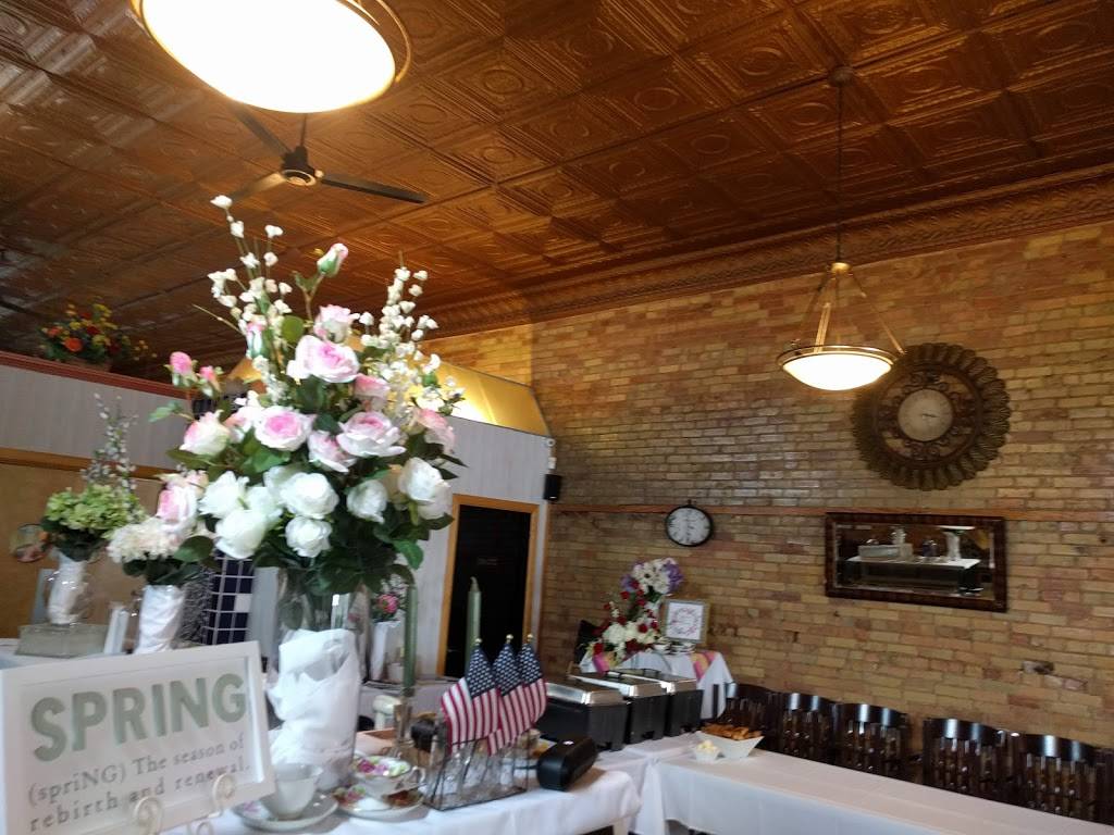 Pere Marquette Bistro & Catering | restaurant | 102 E Upton Ave, Reed City, MI 49677, USA | 2318329833 OR +1 231-832-9833