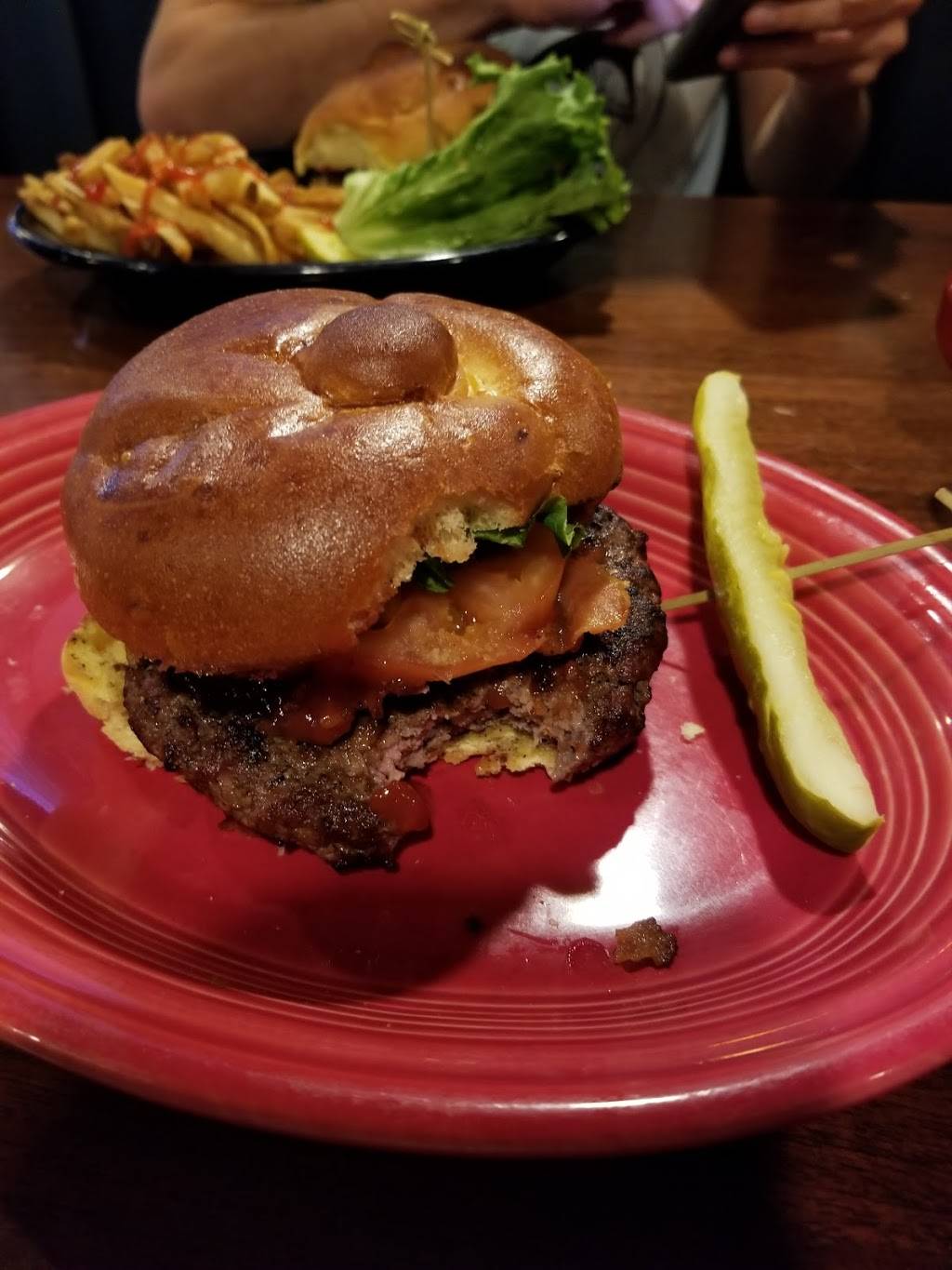 McGillicuddys | restaurant | 84 Main St, New Paltz, NY 12561, USA | 8452569289 OR +1 845-256-9289