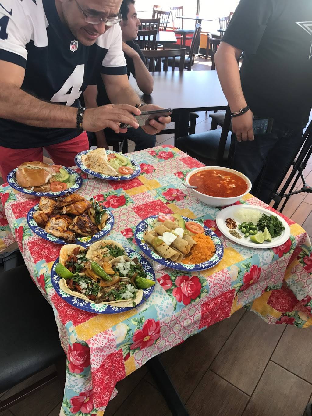 La Pullita Pollos | restaurant | 2319 W Walnut St, Garland, TX 75042, USA | 4695735174 OR +1 469-573-5174