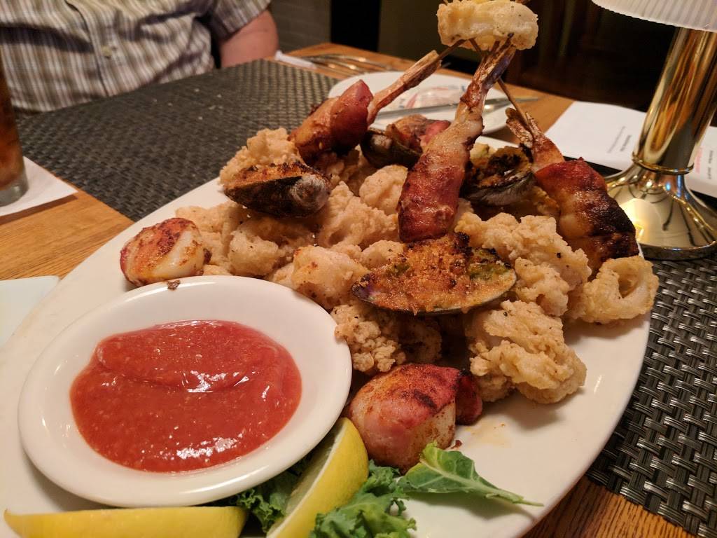 Caseys Restaurant | restaurant | 79 Washington Ave, Rensselaer, NY 12144, USA | 5184633318 OR +1 518-463-3318