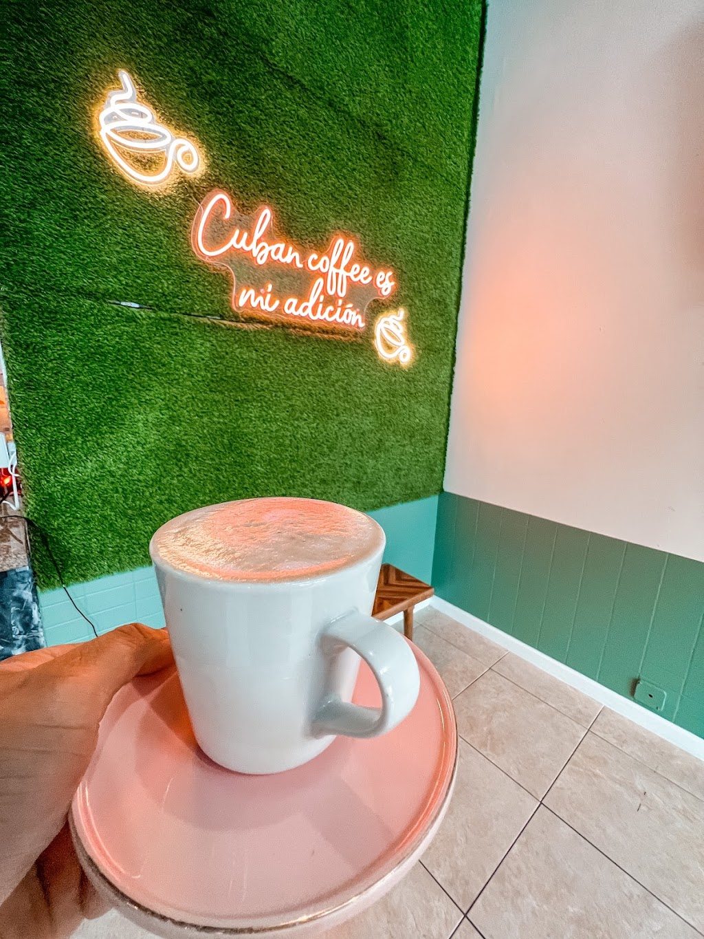 La Taza Clásica | restaurant | 13920 SW 47th St Suite 103, Miami, FL 33175, USA | 3052003580 OR +1 305-200-3580