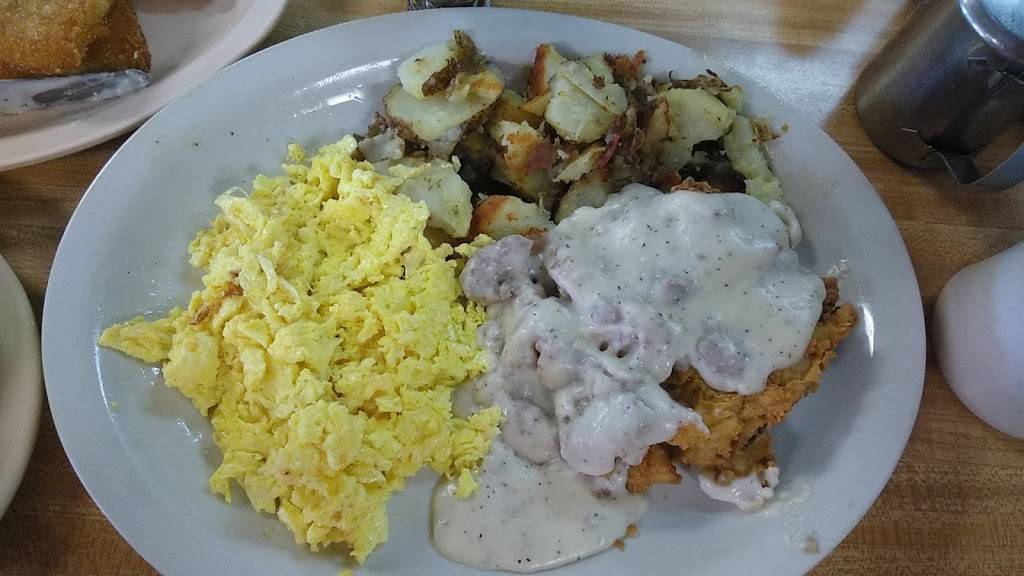 Clares | restaurant | 2502 E William St, Decatur, IL 62521, USA | 2174283437 OR +1 217-428-3437