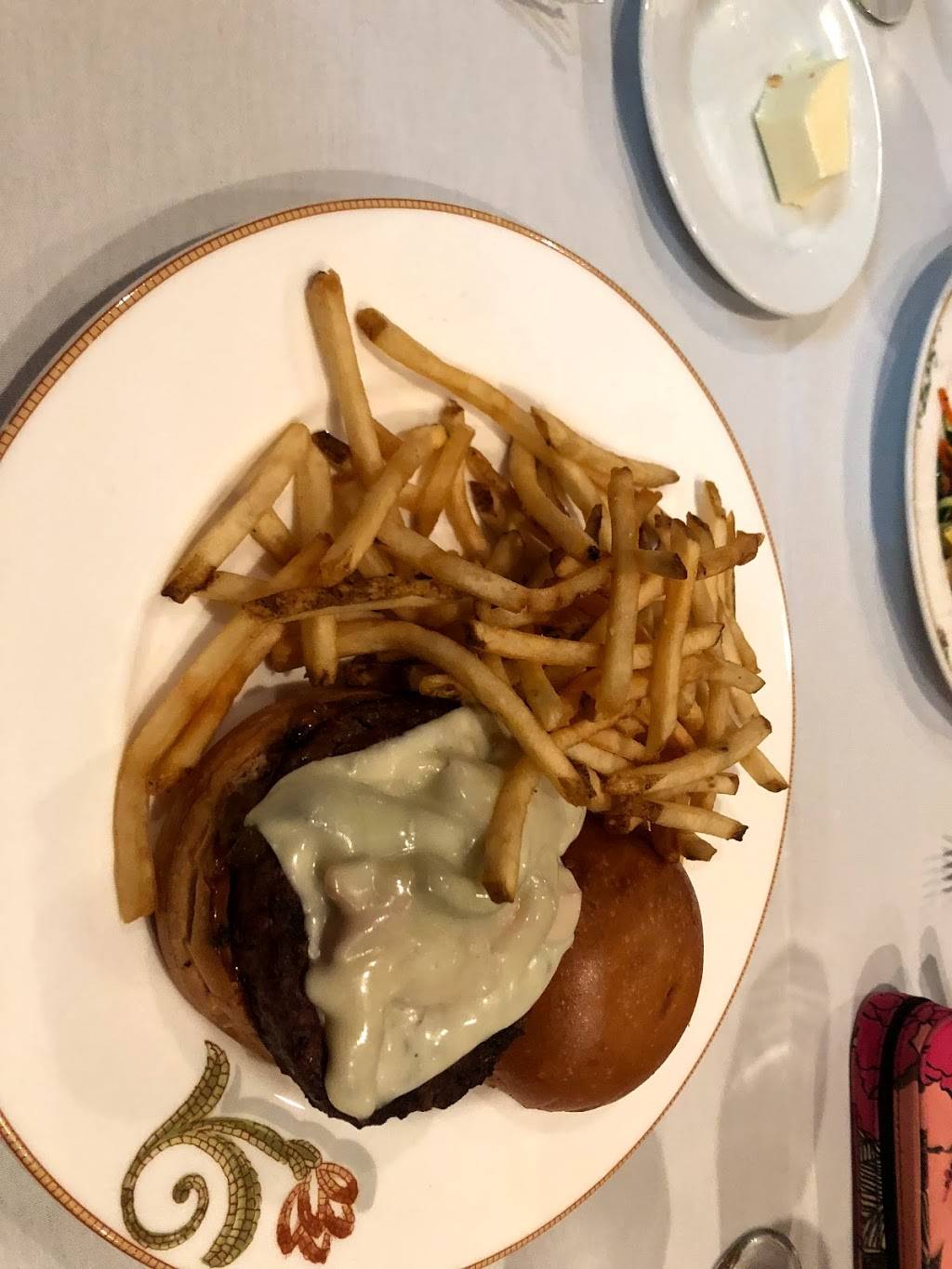 The Monocle Restaurant | restaurant | 107 D St NE, Washington, DC 20002, USA | 2025464488 OR +1 202-546-4488