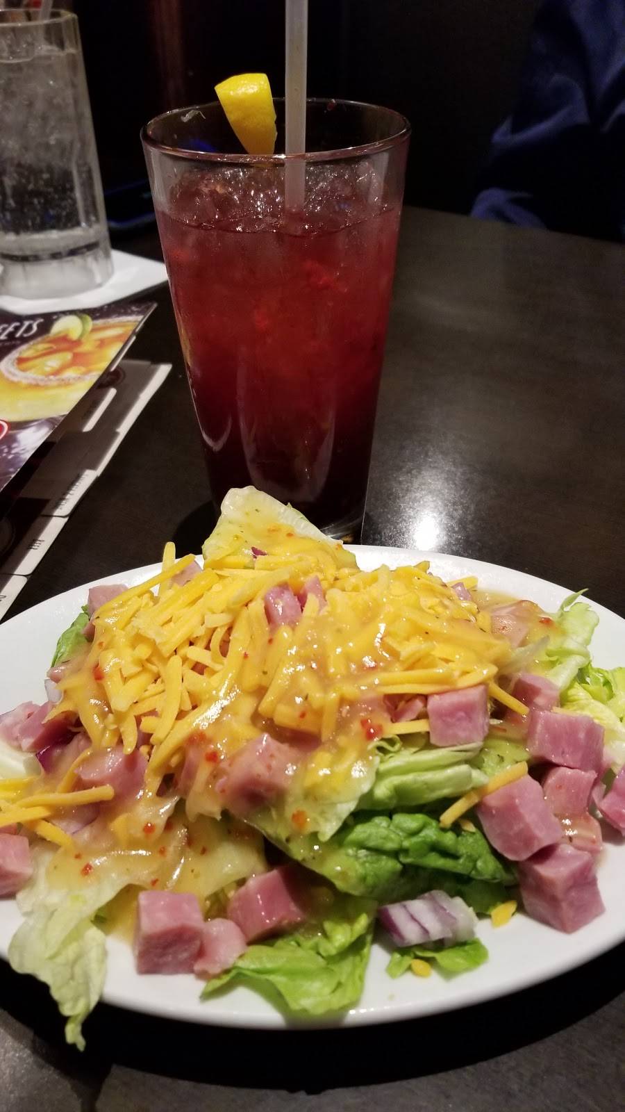 Ruby Tuesday | restaurant | 50 Holyoke St, Holyoke, MA 01040, USA | 4135320409 OR +1 413-532-0409