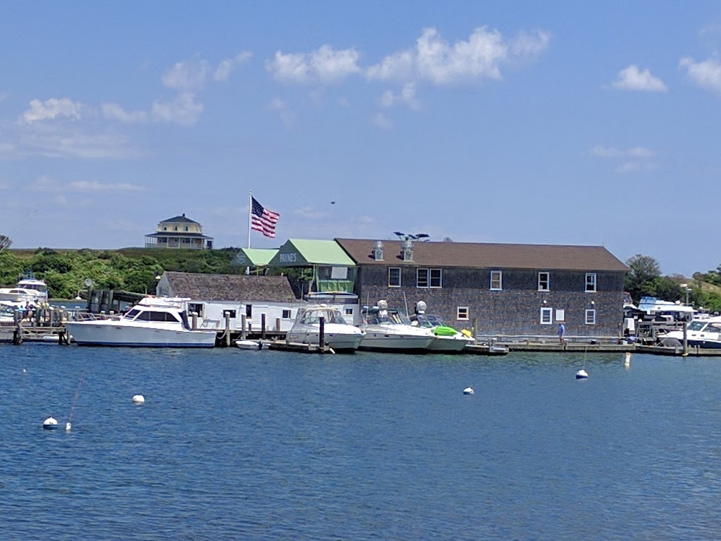 Mahogany Shoals | restaurant | 133 Ocean Ave, New Shoreham, RI 02807, USA | 4014665572 OR +1 401-466-5572