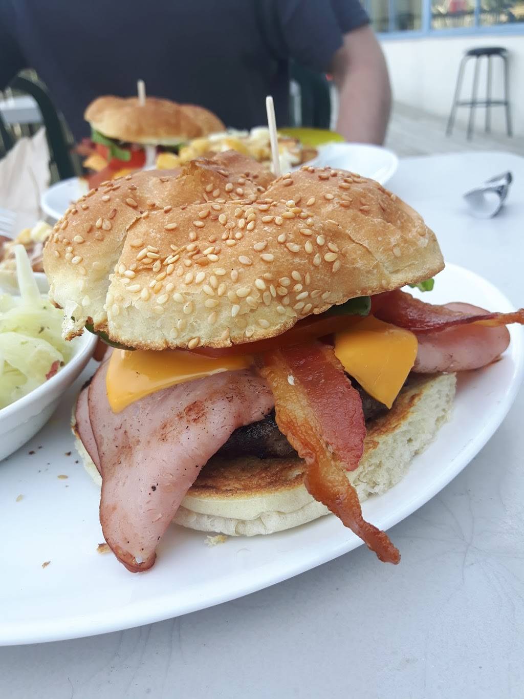 Bar Sportif LÉchappée | restaurant | 6615 Chemin de la Côte-de-Liesse, Saint-Laurent, QC H4T 1E5, Canada | 5143411011 OR +1 514-341-1011