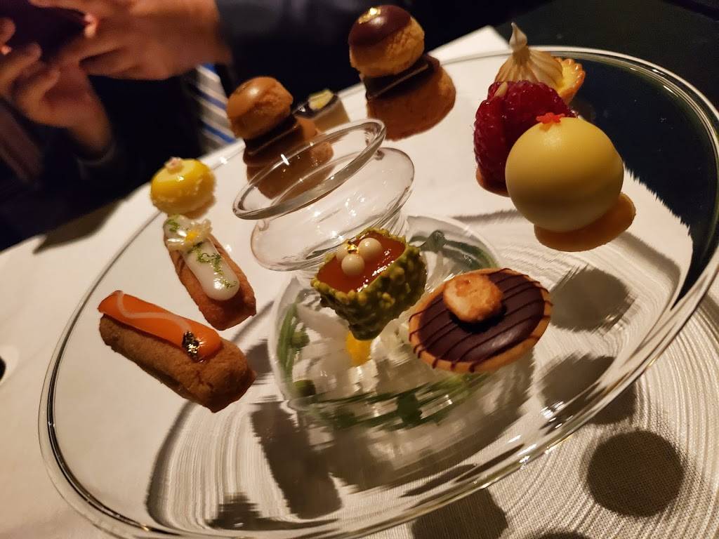 Joel Robuchon | restaurant | MGM Grand, 3799 S Las Vegas Blvd, Las Vegas, NV 89109, USA | 7028917925 OR +1 702-891-7925