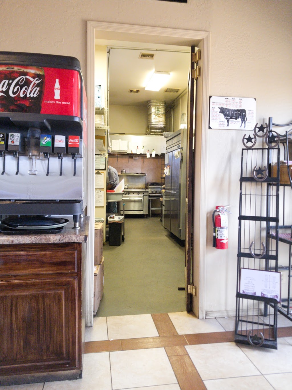 Luckys BBQ & Burgers | meal takeaway | 171 S Hwy 69 # E, Dewey, AZ 86327, USA | 9286320077 OR +1 928-632-0077