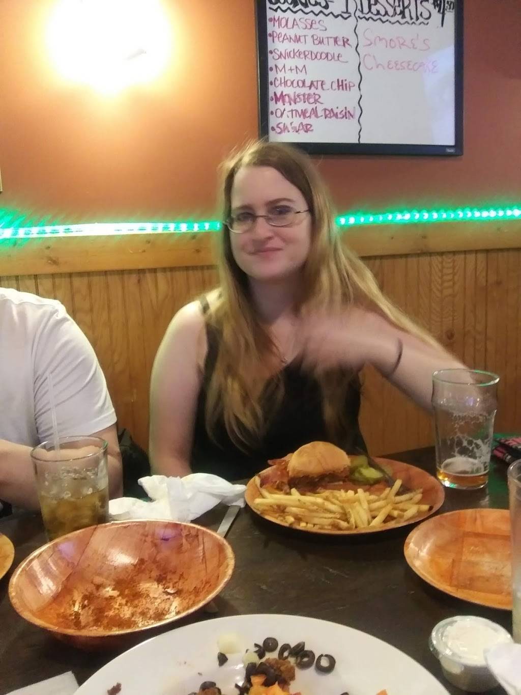 Luckys Tavern | restaurant | 31020 Government Dr, Pequot Lakes, MN 56472, USA | 2185684177 OR +1 218-568-4177