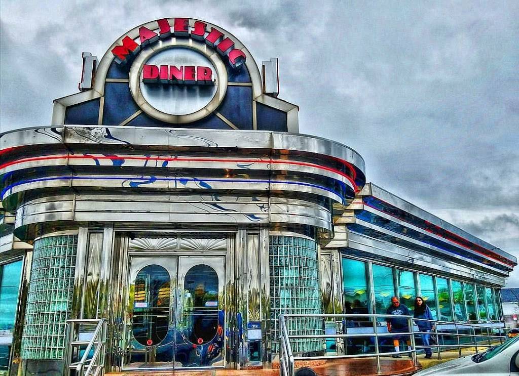 Majestic Diner | restaurant | 498 Old Country Rd, Westbury, NY 11590, USA | 5169976010 OR +1 516-997-6010