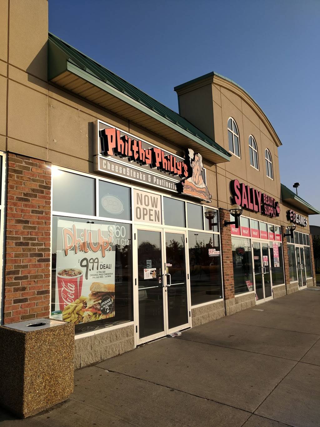 Philthy Phillys | restaurant | 960 Southdown Rd, Mississauga, ON L5J 2Y4, Canada | 9058229129 OR +1 905-822-9129