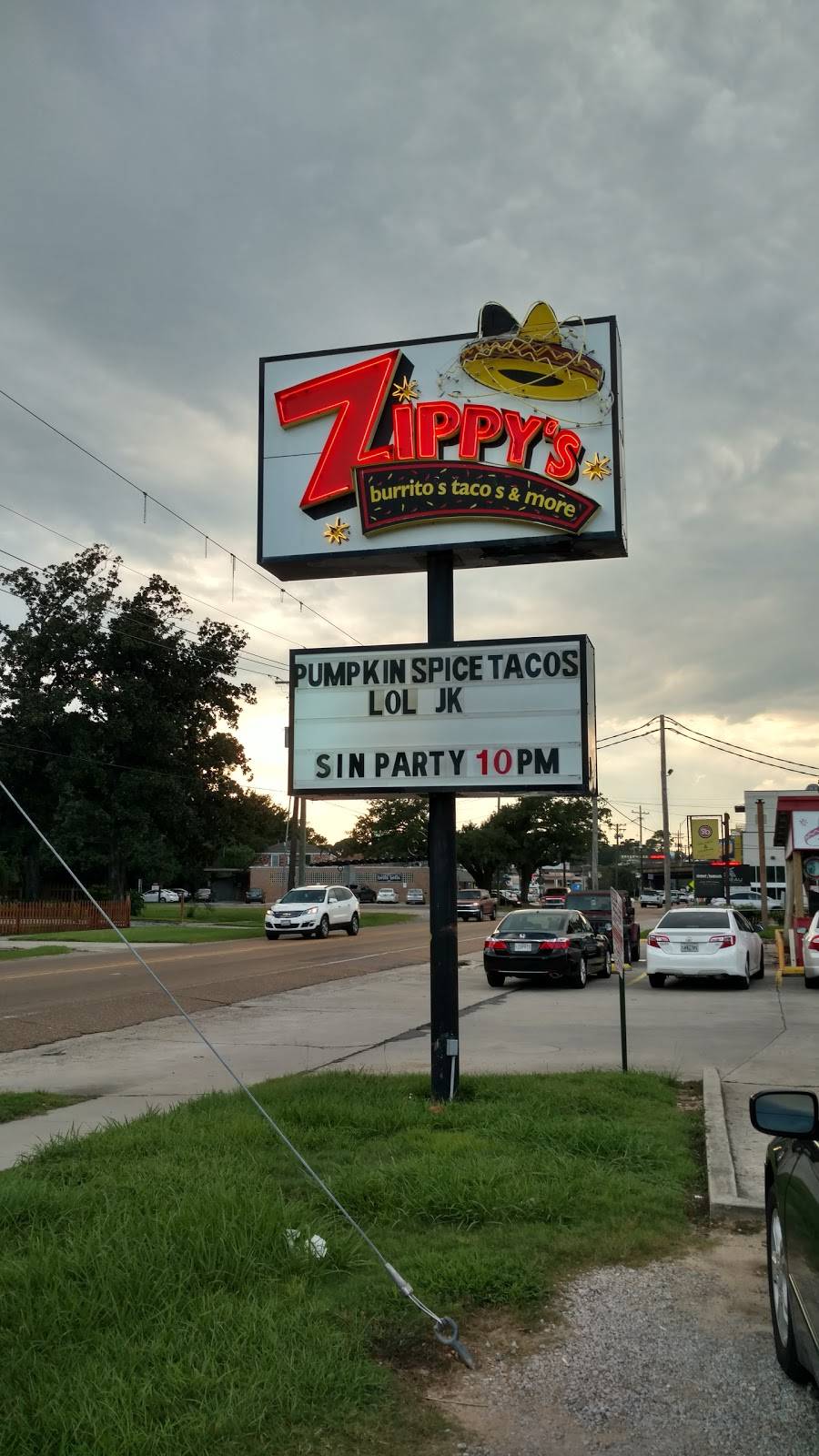 Zippys Burritos Tacos & More | restaurant | 3155 Perkins Rd, Baton Rouge, LA 70808, USA | 2253889000 OR +1 225-388-9000