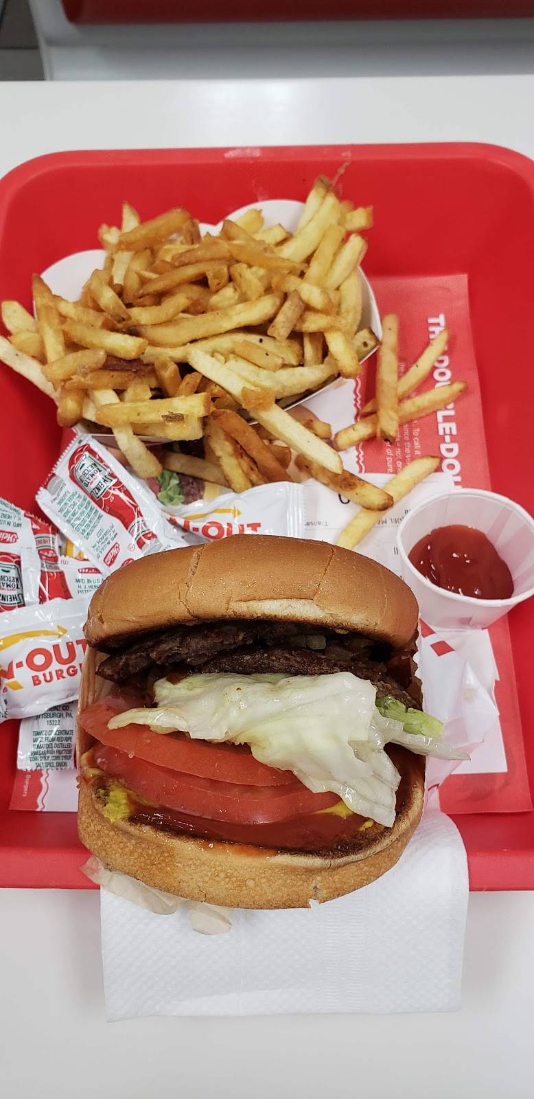 In-N-Out Burger | restaurant | 7691 E Carson St, Long Beach, CA 90808, USA | 8007861000 OR +1 800-786-1000