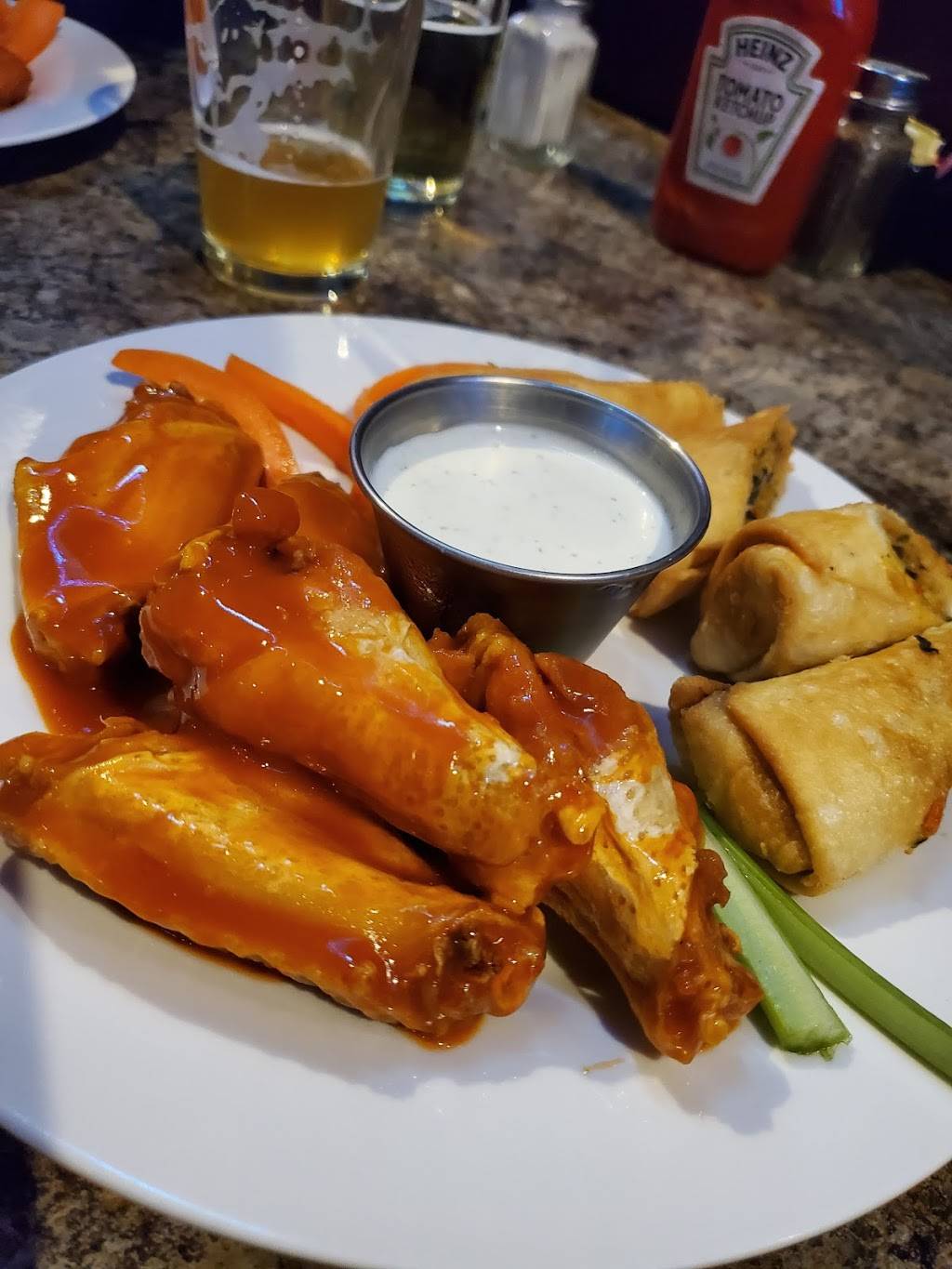 Vinnys Bar & Grill | restaurant | 7101 Tower Rd, Denver, CO 80249, USA | 3033734177 OR +1 303-373-4177