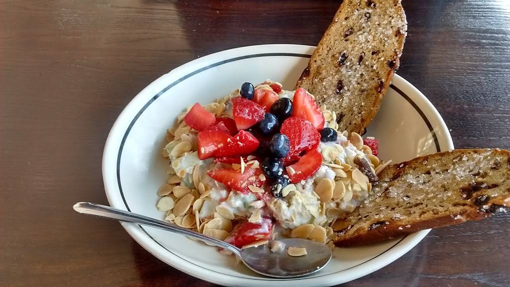 Corner Bakery Cafe | bakery | 13515 Whittier Blvd, Whittier, CA 90605, USA | 5626930985 OR +1 562-693-0985