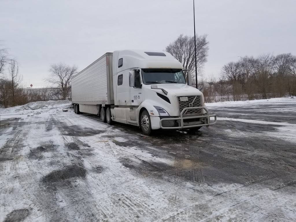 Flying J Travel Center | restaurant | 445 Evansdale Dr, Elk Run Heights, IA 50707, USA | 3192917714 OR +1 319-291-7714