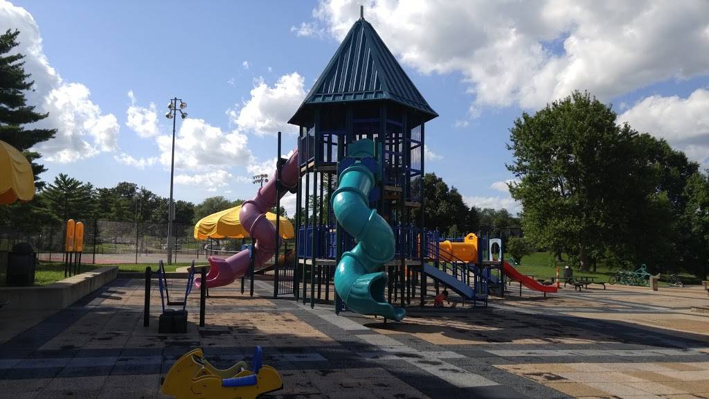 Vlasis Park | restaurant | 300 Park Dr, Ballwin, MO 63011, USA | 6362278950 OR +1 636-227-8950