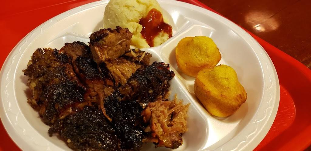 Cherry Red Roasters BBQ & Catering | restaurant | 207 E Delaware St, Dwight, IL 60420, USA | 8155841227 OR +1 815-584-1227