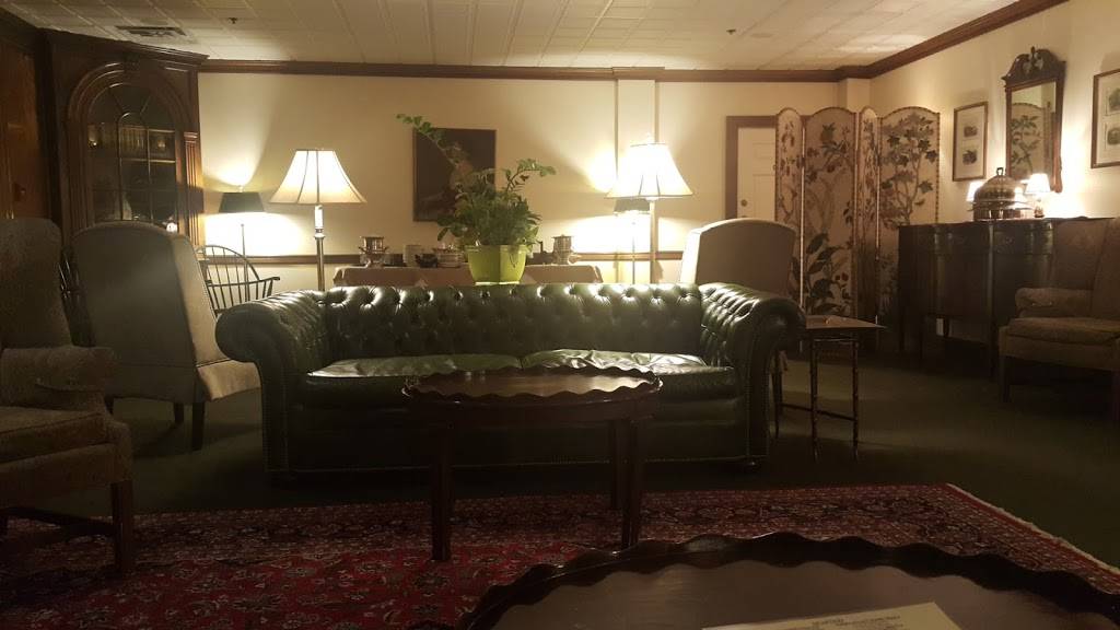 The Maine Dining Room | restaurant | 162 Main St, Freeport, ME 04032, USA | 2078659377 OR +1 207-865-9377