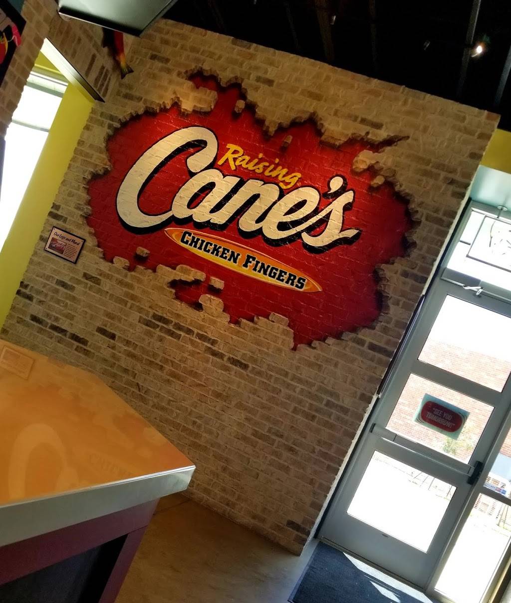 Raising Canes Chicken Fingers | meal takeaway | 1511 S Loop 288, Denton, TX 76205, USA | 9403200009 OR +1 940-320-0009