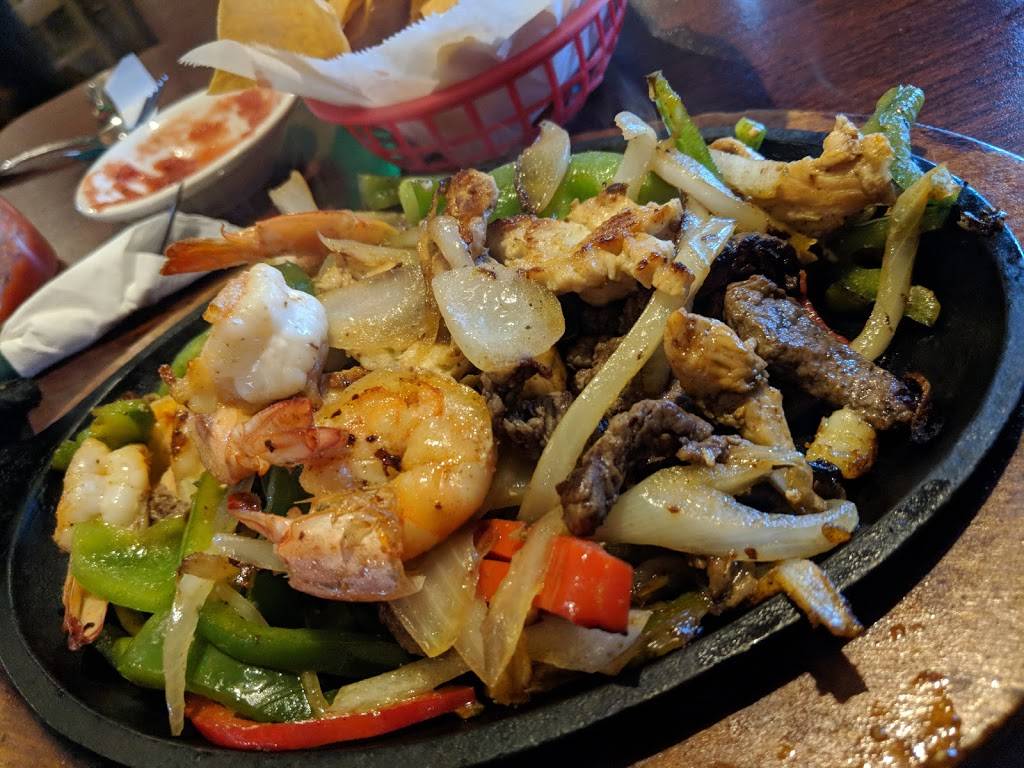 La Fiesta | restaurant | 1610 Central Ave, Albany, NY 12205, USA | 5184823940 OR +1 518-482-3940