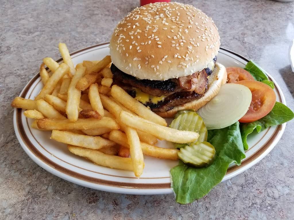 Red Apple Cafe | restaurant | 605 E Glenbrook Dr, Pulaski, WI 54162, USA | 9208224600 OR +1 920-822-4600