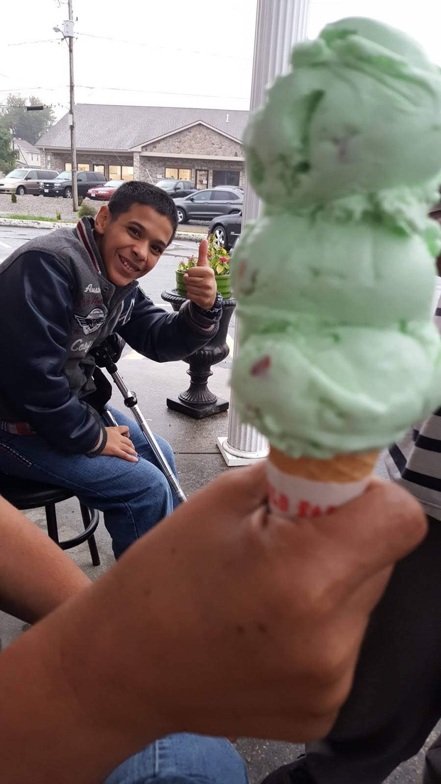 Big Daddys Ice Cream & Grill | restaurant | 1331, 955 Boston Rd, Springfield, MA 01119, USA | 4137836300 OR +1 413-783-6300