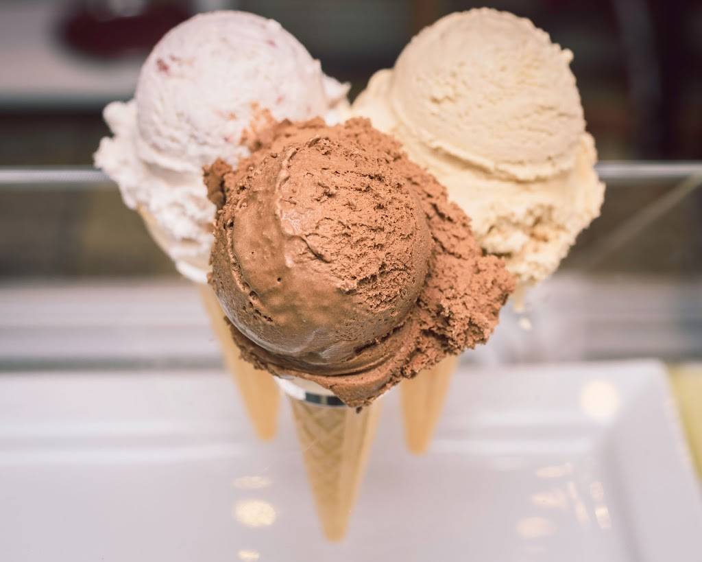 Caroles Cheesecake Counter | restaurant | 2470 Yonge St, Toronto, ON M4P 2H5, Canada | 6472810072 OR +1 647-281-0072