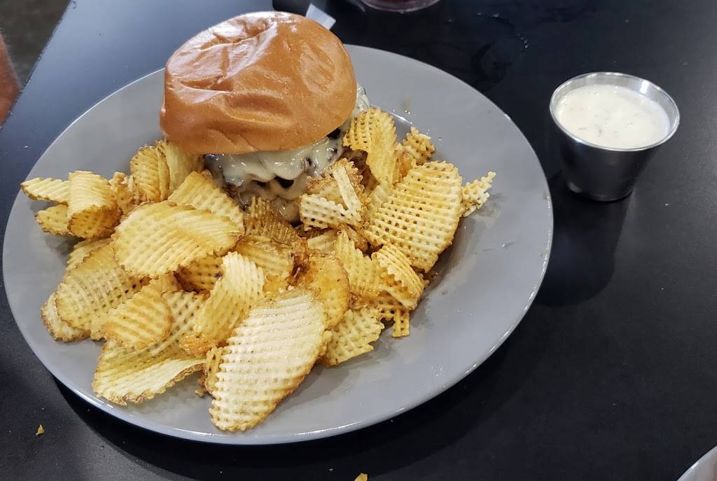 Holly Js Bar and Grill | restaurant | 1326 Nashville Rd, Franklin, KY 42134, USA | 2702533533 OR +1 270-253-3533