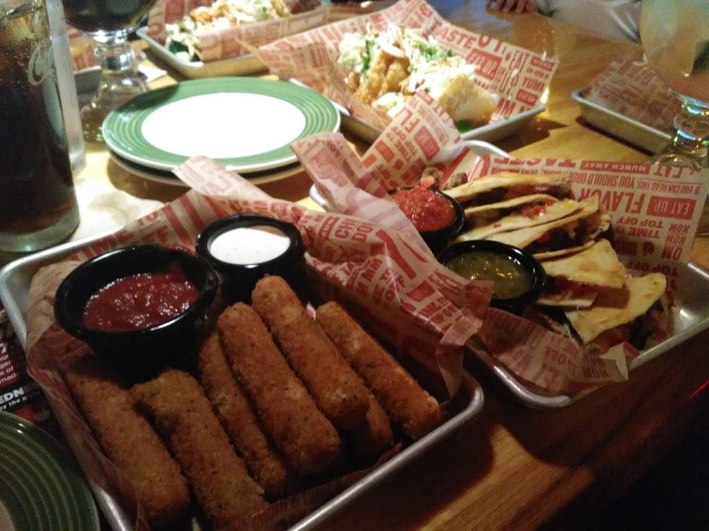 Applebees Grill + Bar | restaurant | 1272 E Yosemite Ave, Manteca, CA 95336, USA | 2098244499 OR +1 209-824-4499