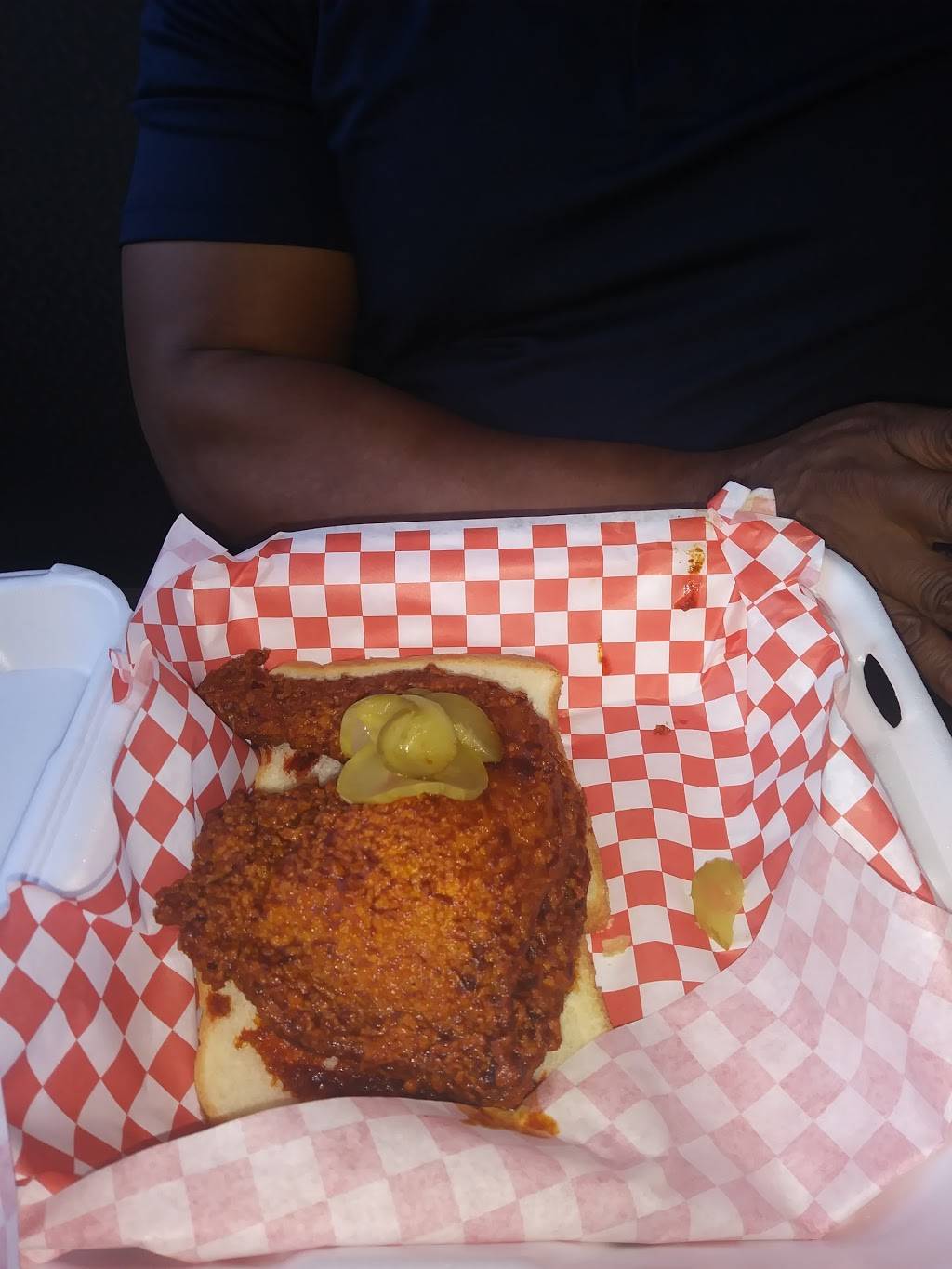 Helens Hot Chicken | restaurant | 1801 Jefferson St #101, Nashville, TN 37208, USA | 6159647331 OR +1 615-964-7331