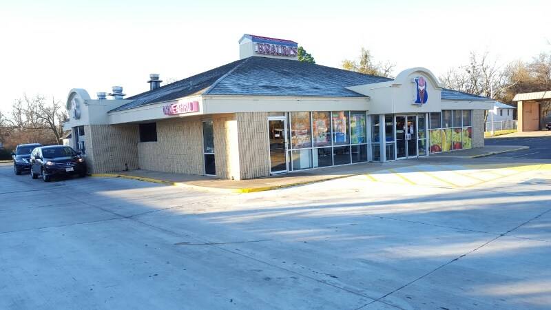 Braums Ice Cream & Burger Restaurant | restaurant | 2035 Bonham St, Paris, TX 75460, USA | 9037842142 OR +1 903-784-2142