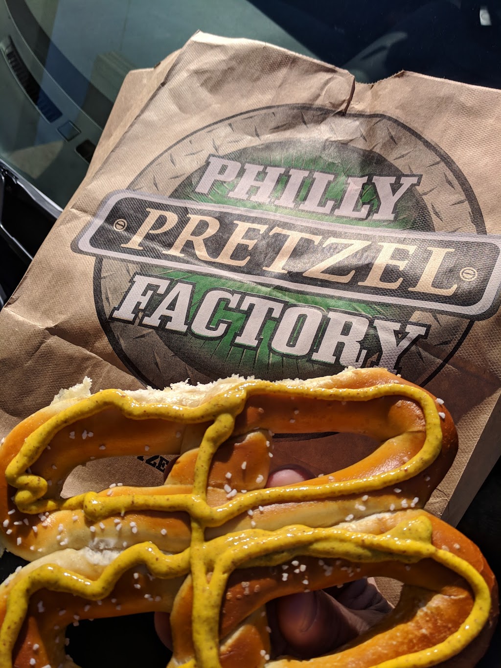 Philly Pretzel Factory | bakery | 960 Amboy Ave, Edison, NJ 08837, USA | 7322254567 OR +1 732-225-4567