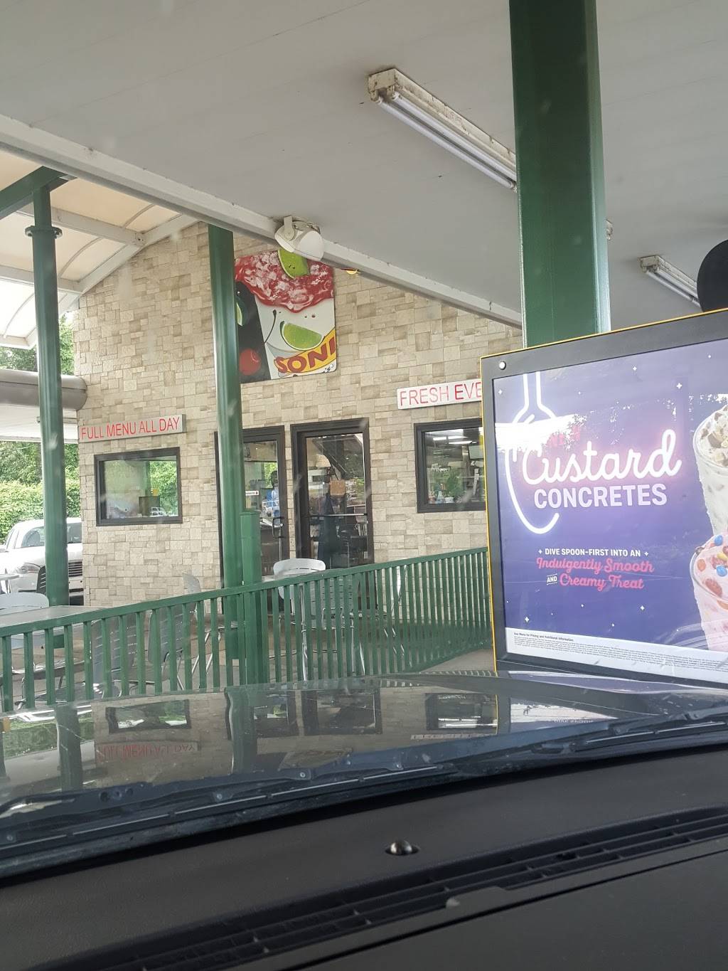 Sonic Drive-In | restaurant | 2344 Goodman Rd W, Horn Lake, MS 38637, USA | 6622800900 OR +1 662-280-0900