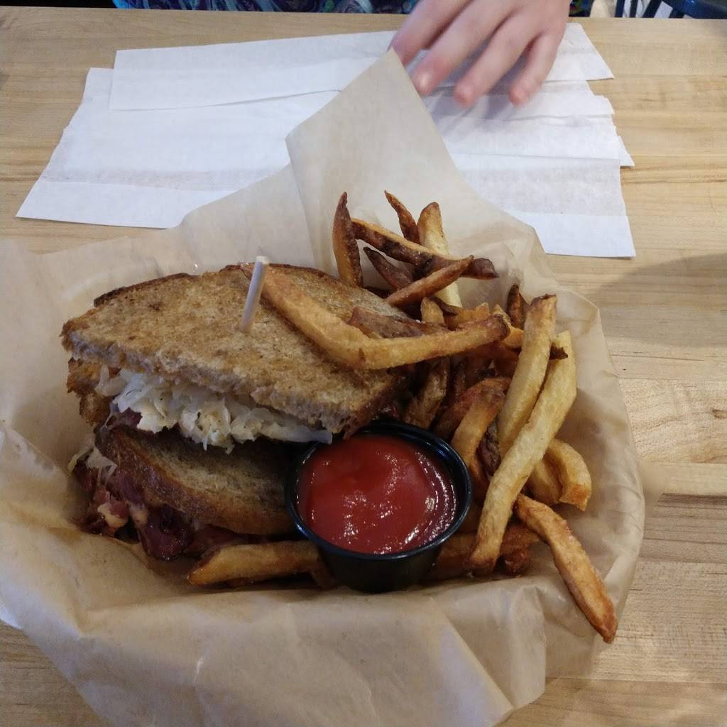 Carvers | restaurant | 435 Ionia Ave SW, Grand Rapids, MI 49503, USA | 6169802278 OR +1 616-980-2278